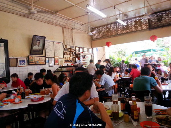 Saturday Afternoon Crowd @ Yut Kee Restaurant, Kuala Lumpur